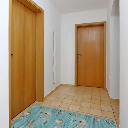 Appartement With Parking Spaces Klenovica, Novi Vinodolski - 23100 *