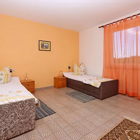 Appartement With Parking Spaces Klenovica, Novi Vinodolski - 23100