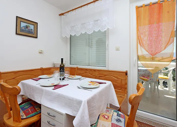 With Parking Spaces Klenovica, Novi Vinodolski - 23100 Апартаменты *