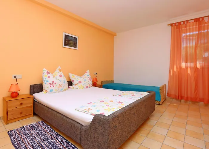 Апартаменты With Parking Spaces Klenovica, Novi Vinodolski - 23100 Кленовица