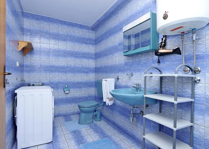 With Parking Spaces Klenovica, Novi Vinodolski - 23100 Апартаменты Кленовица