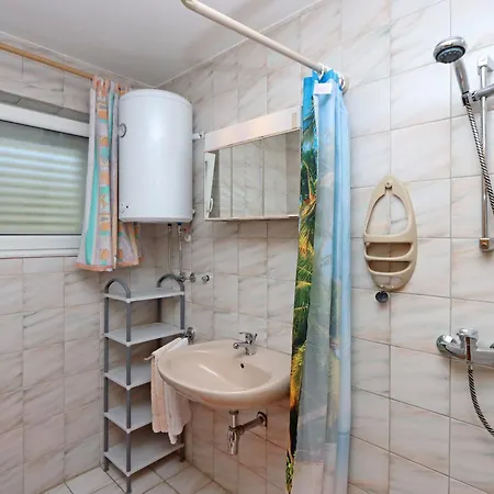 With Parking Spaces Klenovica, Novi Vinodolski - 23100 Daire