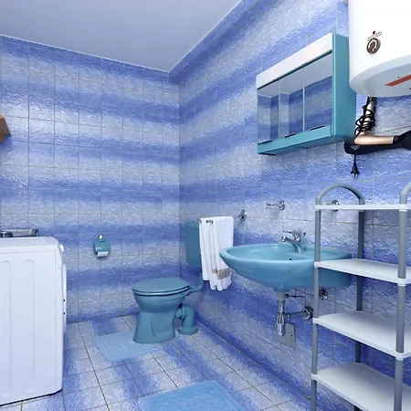 With Parking Spaces Klenovica, Novi Vinodolski - 23100 Daire Klenovica