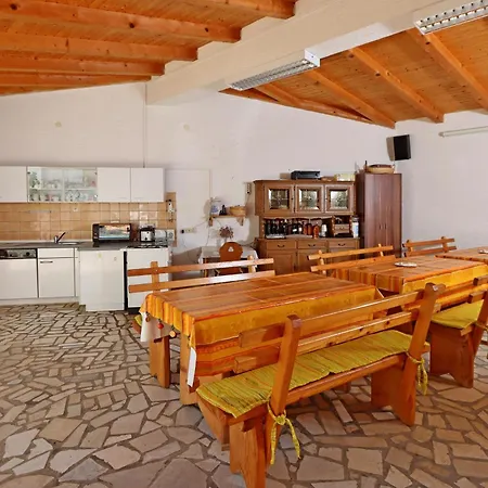 With Parking Spaces Klenovica, Novi Vinodolski - 23100 Daire