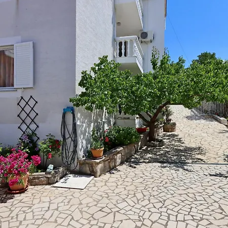 Daire With Parking Spaces Klenovica, Novi Vinodolski - 23100 *