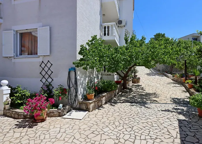 Διαμέρισμα With Parking Spaces Klenovica, Novi Vinodolski - 23100 *